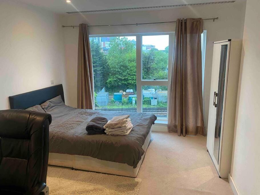 Luxury 2 bed ensuite 2 bathroom apartment East Croydon Apartment in Croydon