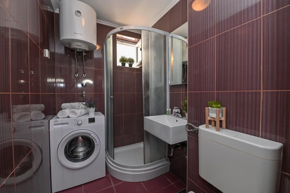 Bathroom, washing machine