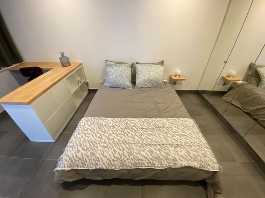Bed, Photo of the whole room, Bedroom