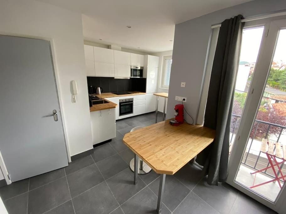 Dining area, minibar, pet friendly, stove