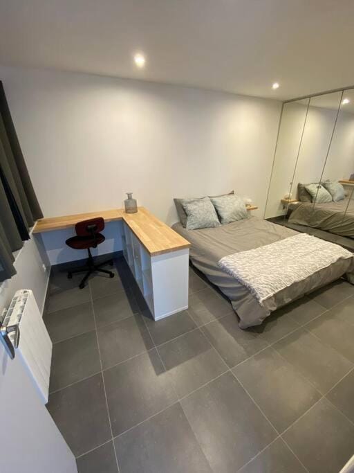 Bed, Photo of the whole room