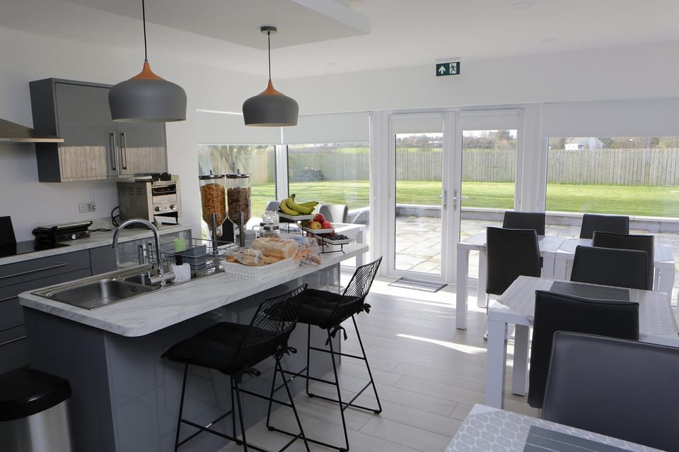 Kitchen or kitchenette, Internal: Not applicable to any particular room