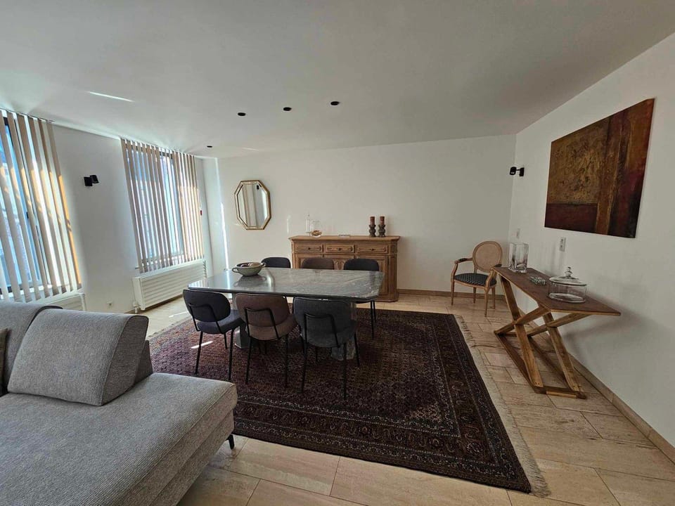 Seating area, Dining area