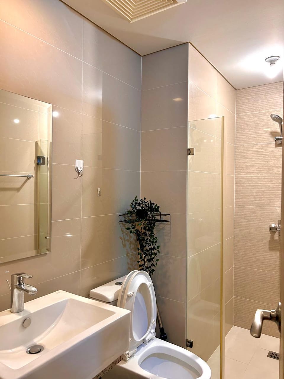 Condotel Across Naia T3 at ONE PALM TREE VILLA CLUSTER B Apartment hotel in Pasay