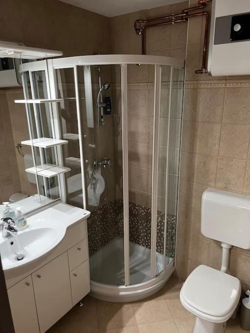 Shower, Toilet, Bathroom