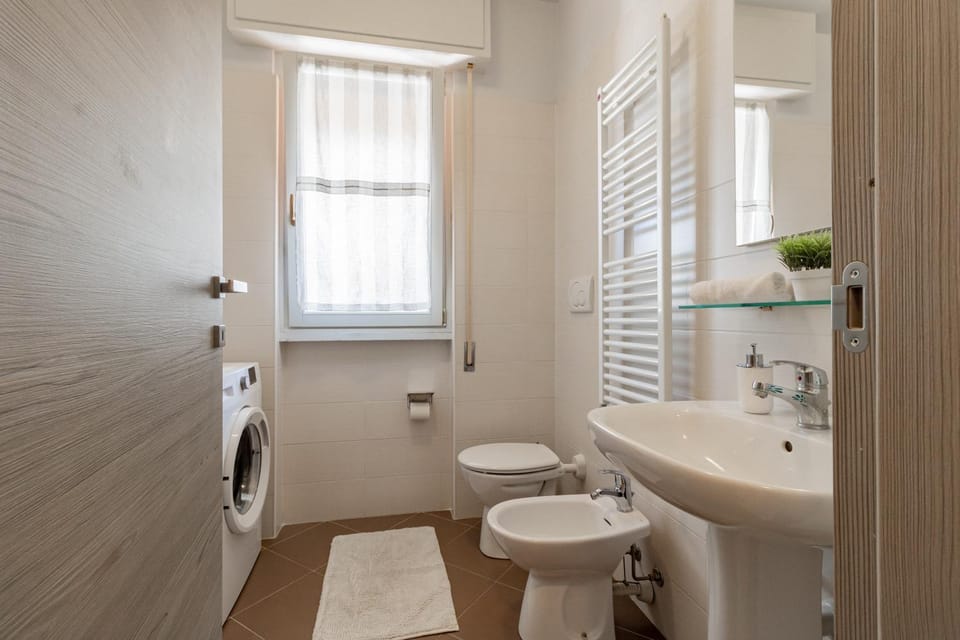 Shower, Toilet, Bathroom, bidet, towels, washing machine