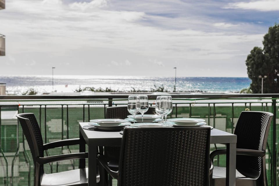 Day, Natural landscape, View (from property/room), Balcony/Terrace, Dining area, Sea view