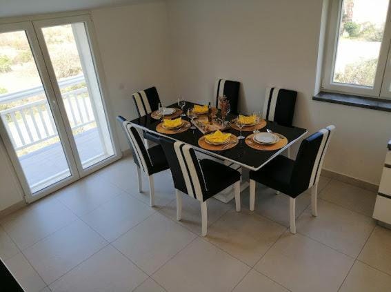 Seating area, Dining area