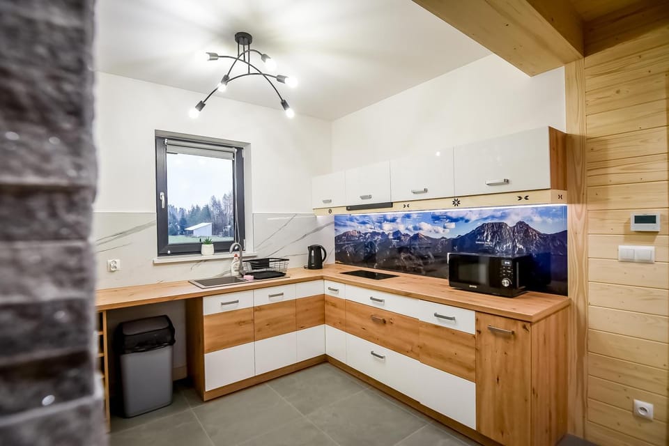Coffee/tea facilities, Kitchen or kitchenette, stove