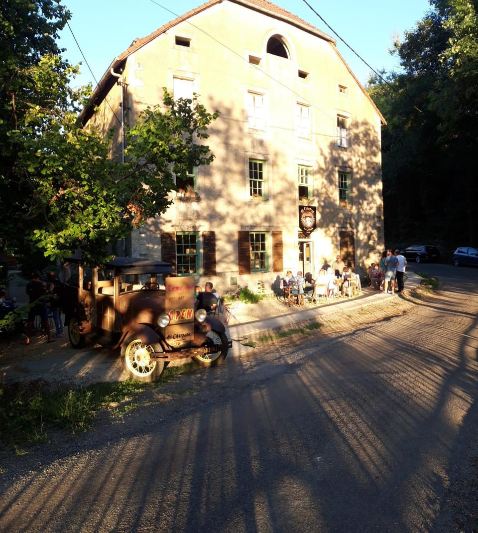Property building, Lounge or bar