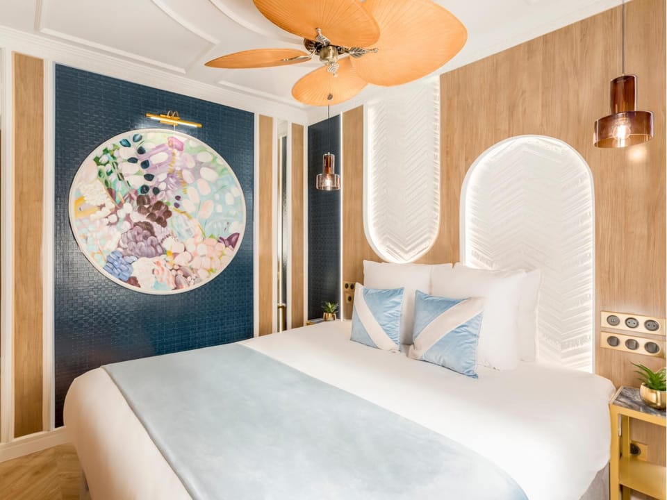 Bed, Photo of the whole room, Bedroom