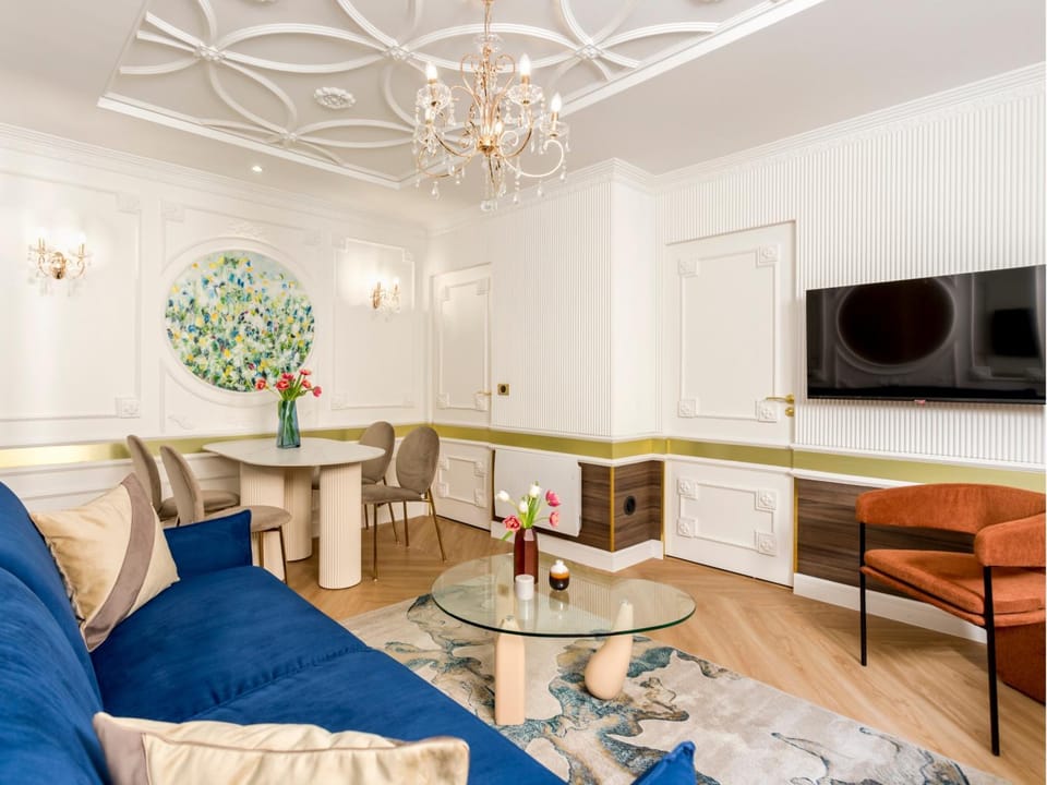 TV and multimedia, Living room, Dining area