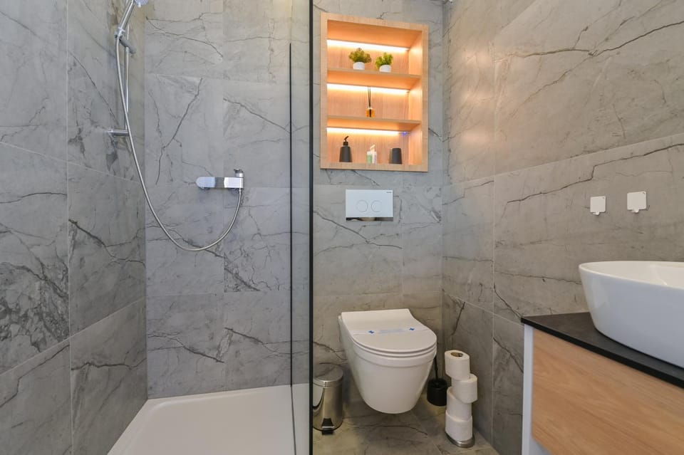 Shower, Toilet, Bathroom