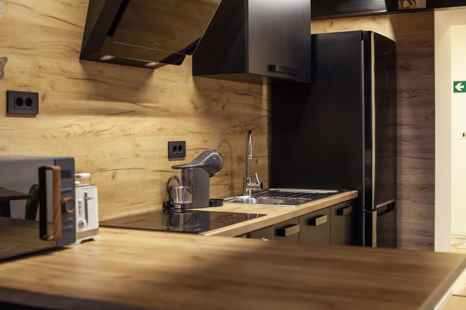 Coffee/tea facilities, Kitchen or kitchenette, minibar, stove
