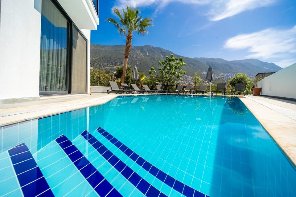 Spacious centrally located 4-bedroom villa with sea views and pool heating Villa in Kalkan Belediyesi