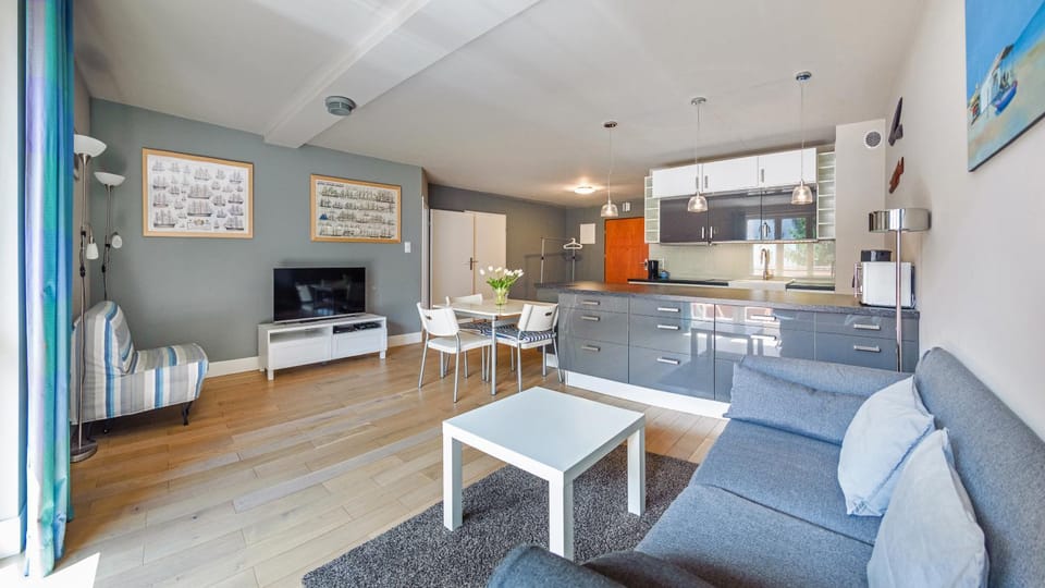 TV and multimedia, Kitchen or kitchenette, Living room, Seating area, Dining area