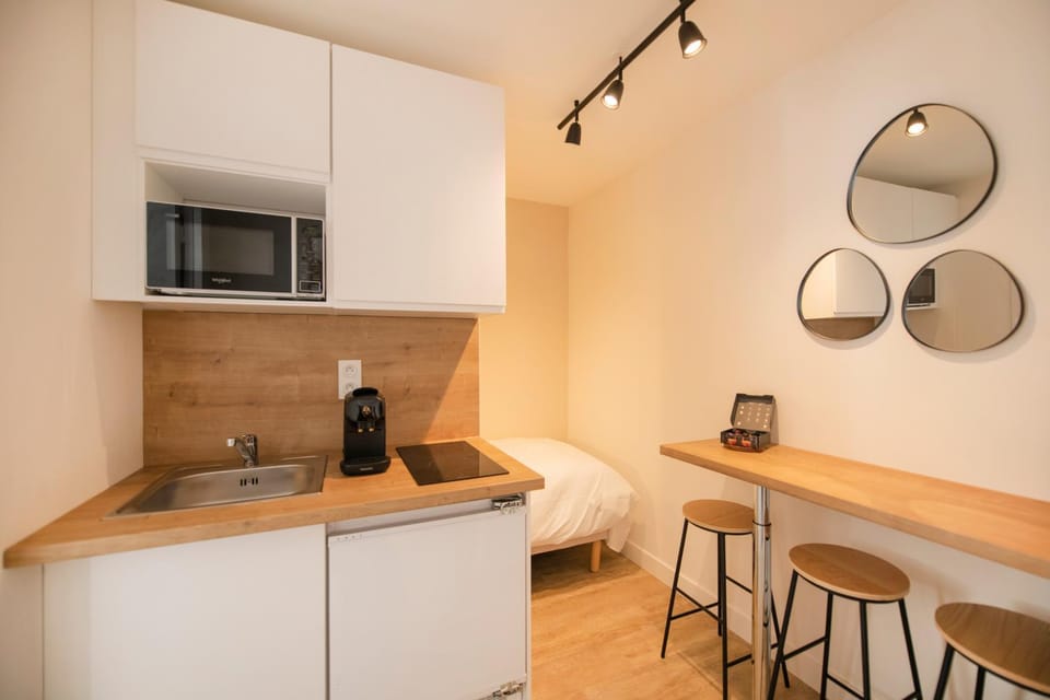 Kitchen or kitchenette