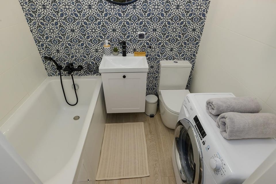 Bathroom, Bath, towels, washing machine