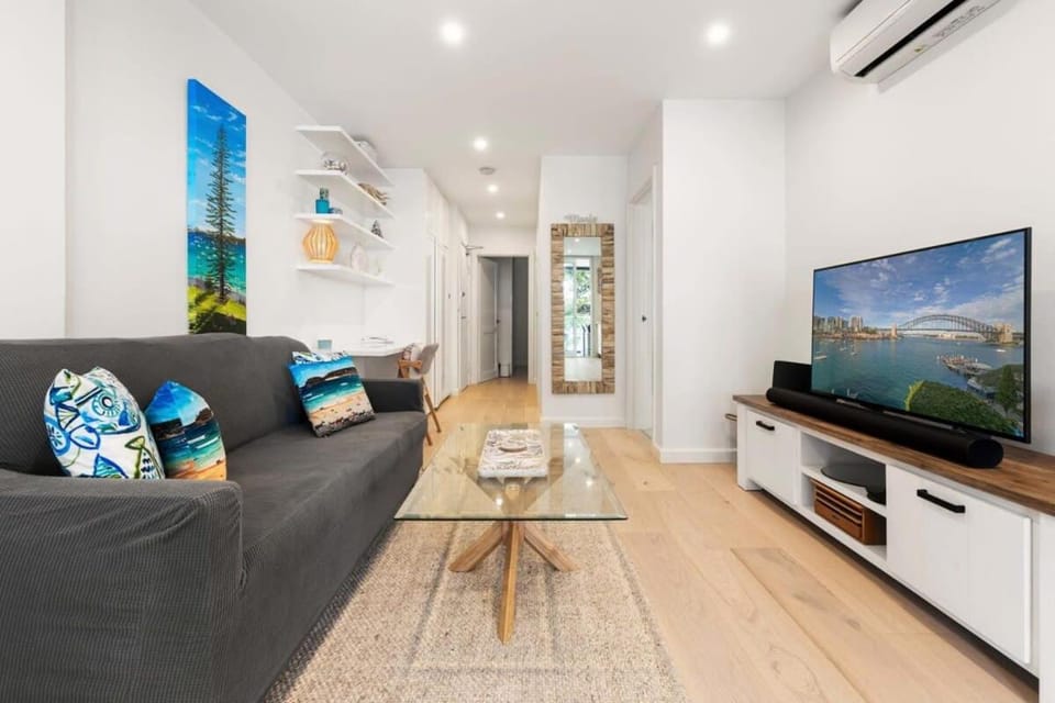 Stylish Manly Apartment with Harbour Views Apartment in Manly