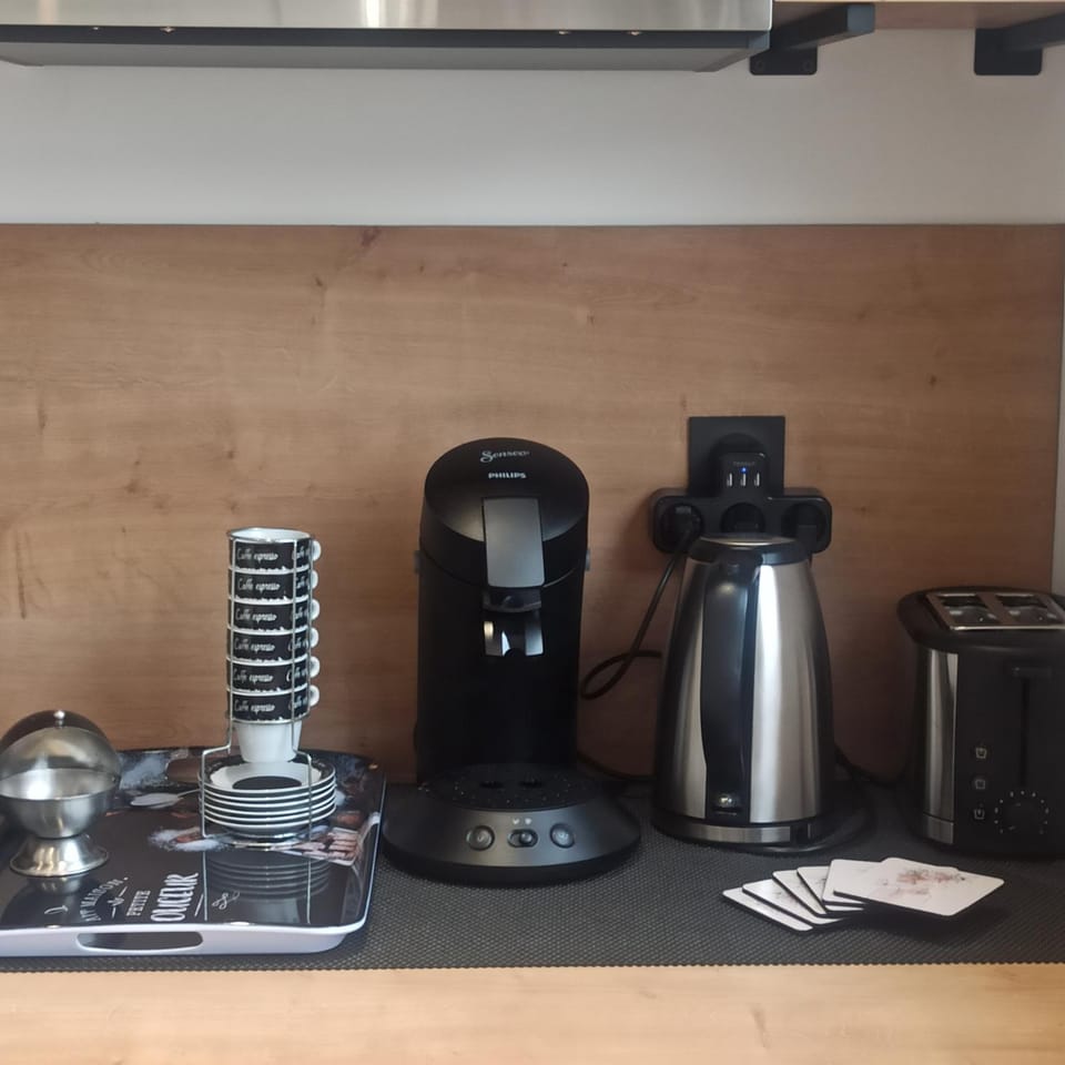 Coffee/tea facilities, toaster