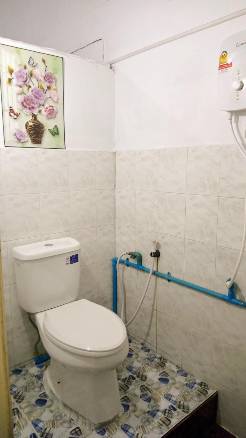 Toilet, stove