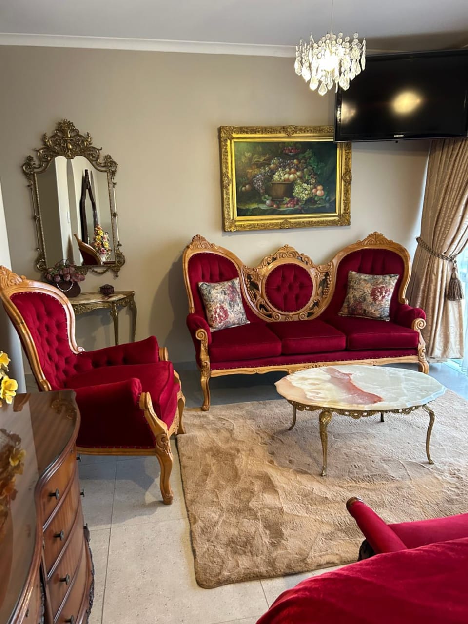 Moulin Rouge Overnight Accomodation Bed and Breakfast in Margate