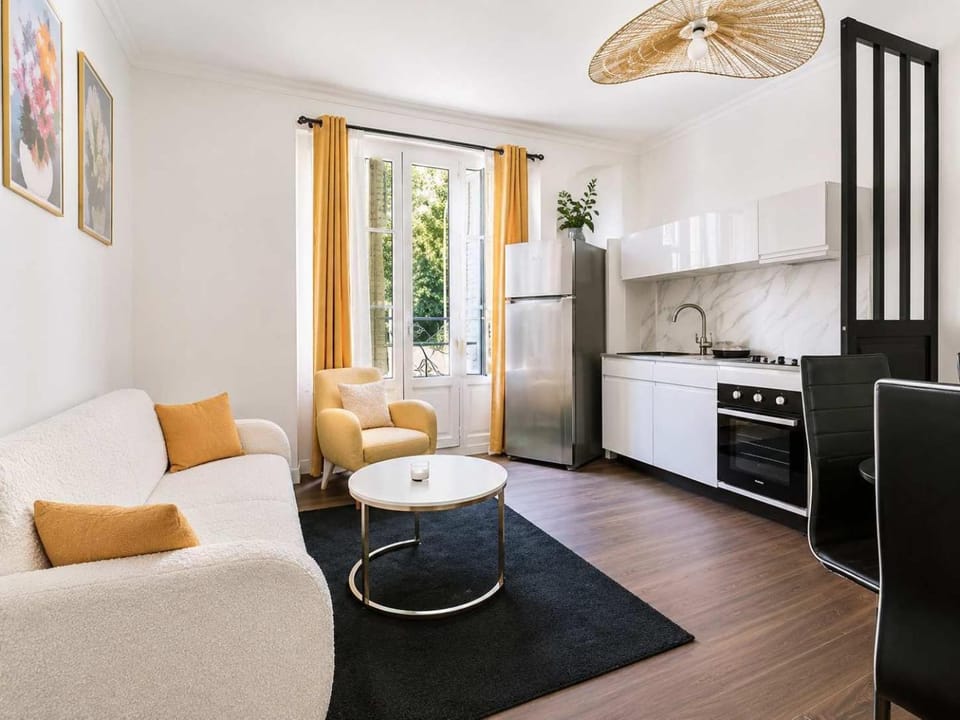 Kitchen or kitchenette, Living room