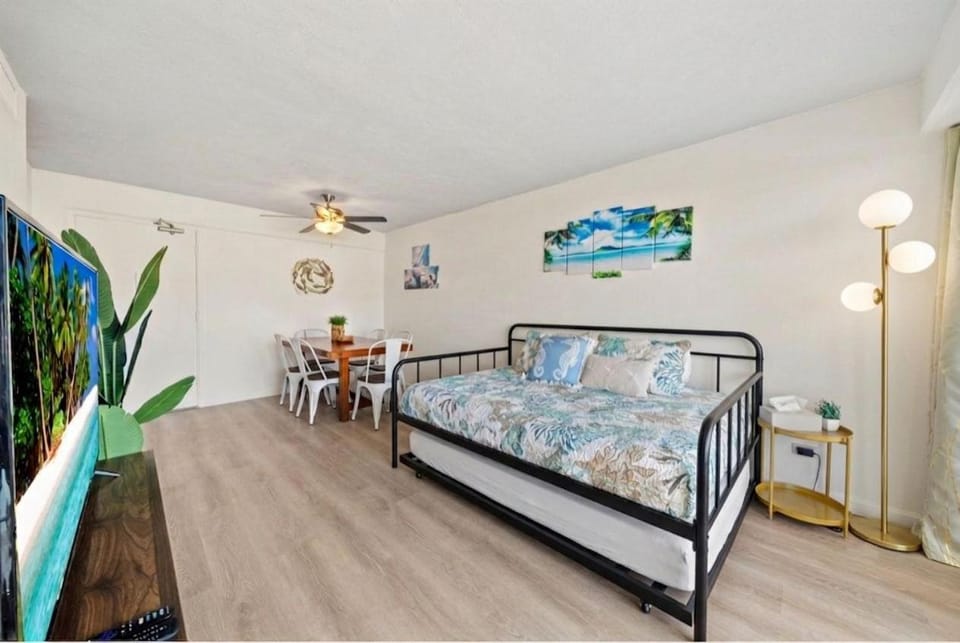 Bed, Living room