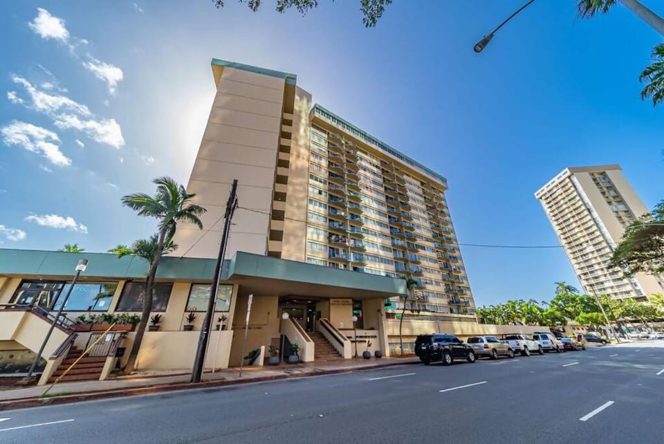 Waikiki Beach Golden Holiday Apartment in McCully-Moiliili