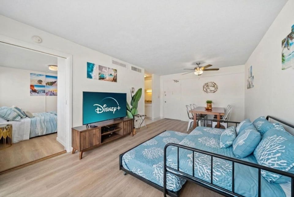 Bed, Living room
