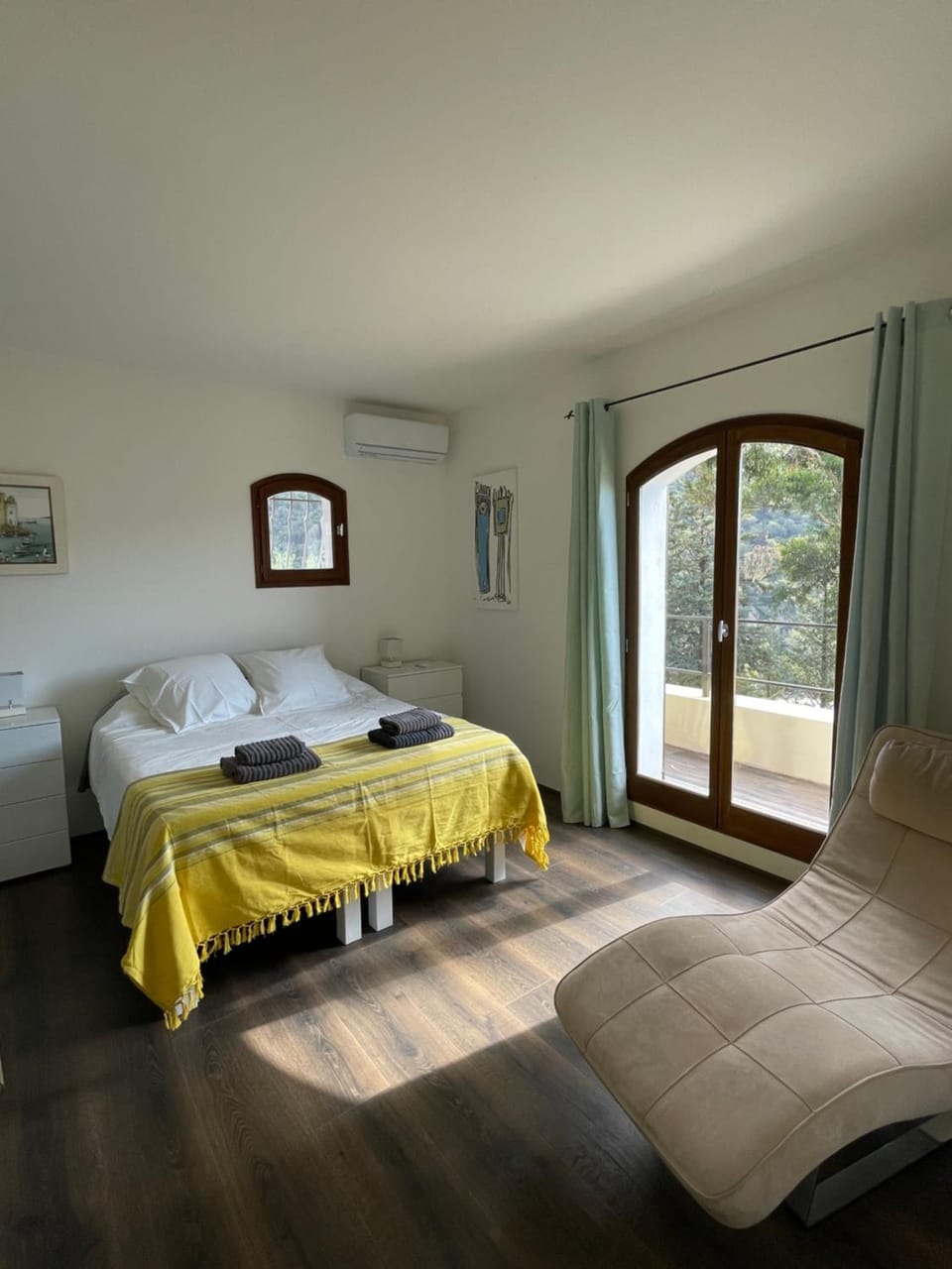 Bed, Balcony/Terrace, Photo of the whole room, Bedroom, hair dryier, wardrobe, air conditioner