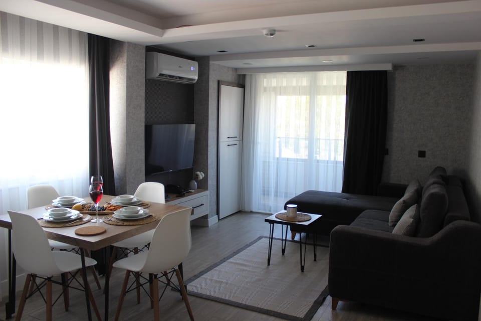Communal lounge/ TV room, Living room, Dining area