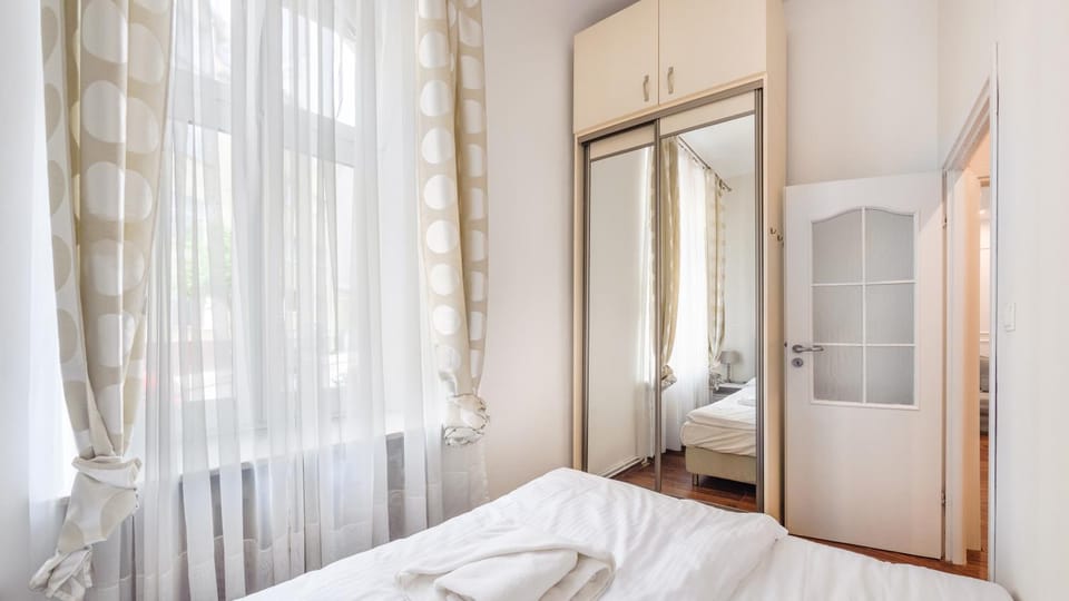 Bedroom, wardrobe