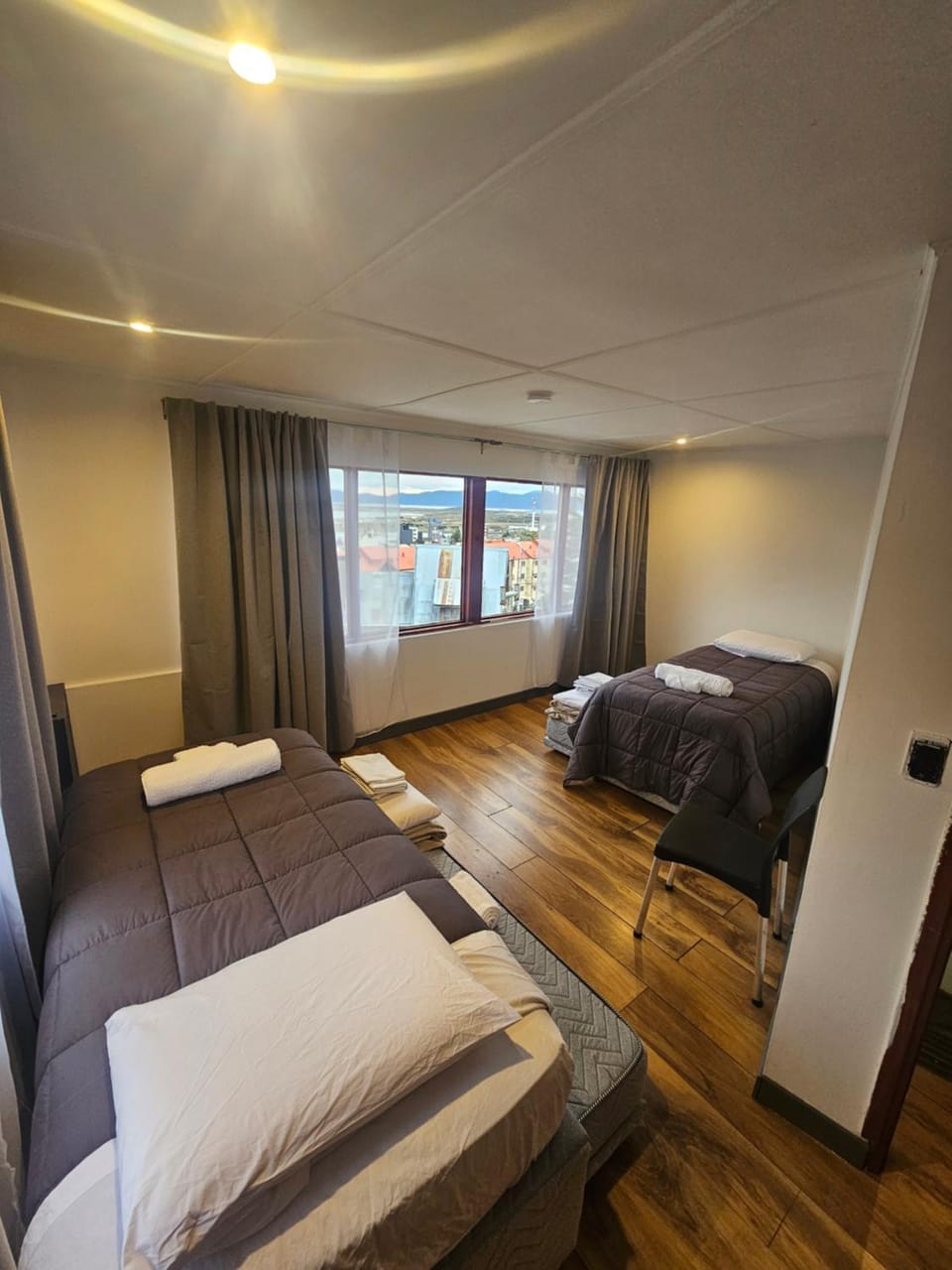 Bed, towels