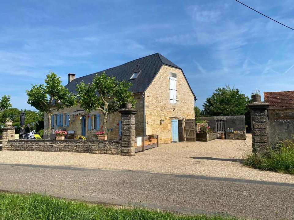 Property building, Day, Garden