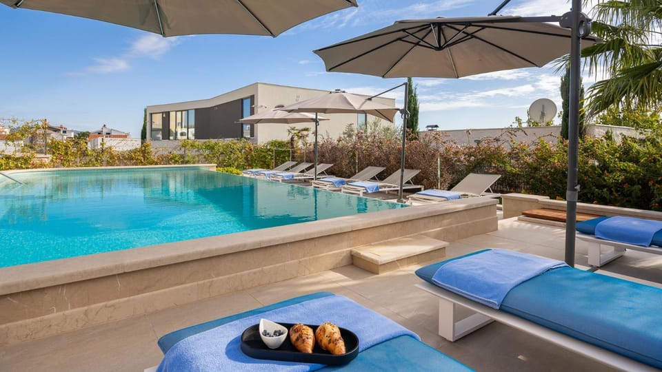 Patio, Day, Balcony/Terrace, Food, Pool view, Swimming pool, sunbed