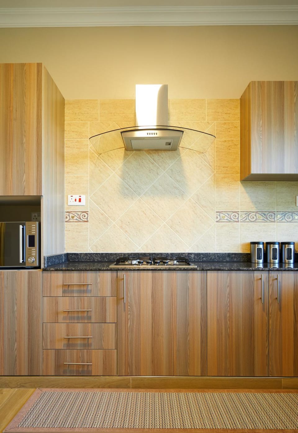 Kitchen or kitchenette, minibar, stove, toaster