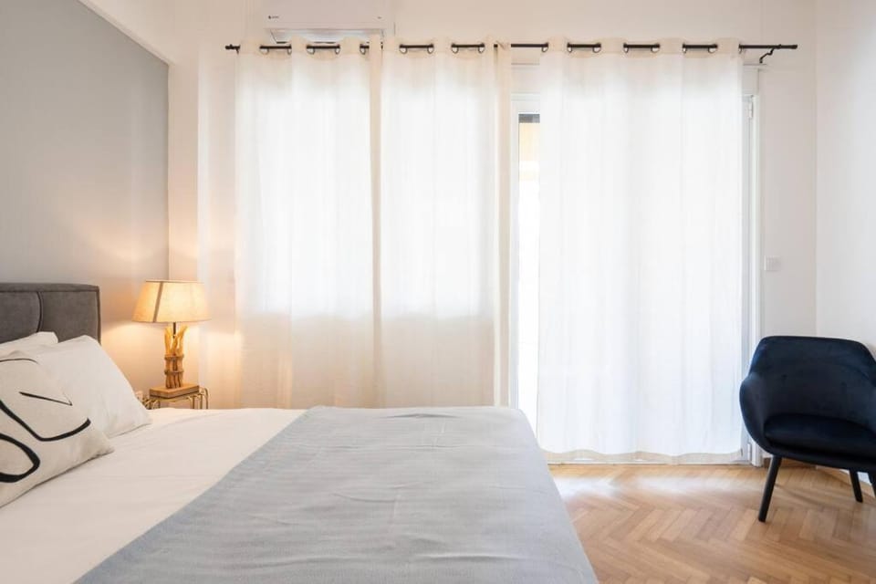 Prime central location Athens, Big Balcony Apartment in Athens