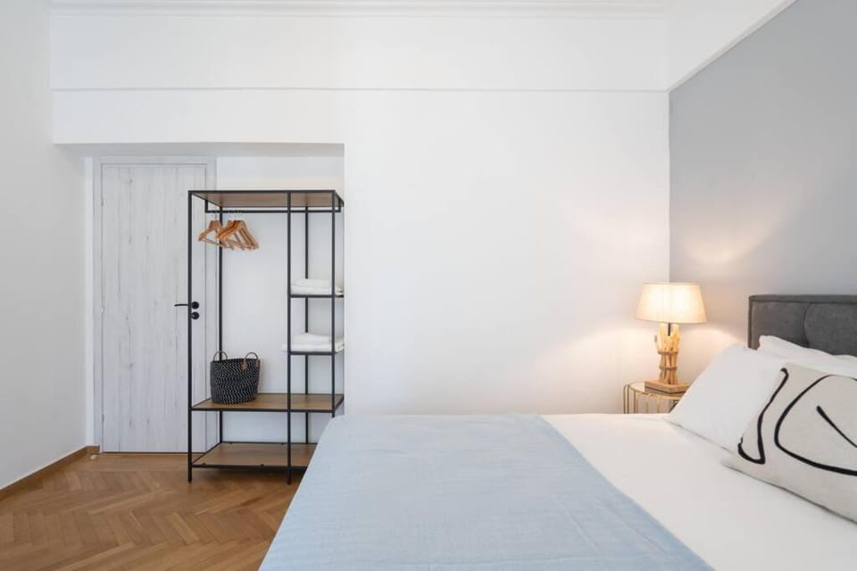 Prime central location Athens, Big Balcony Apartment in Athens