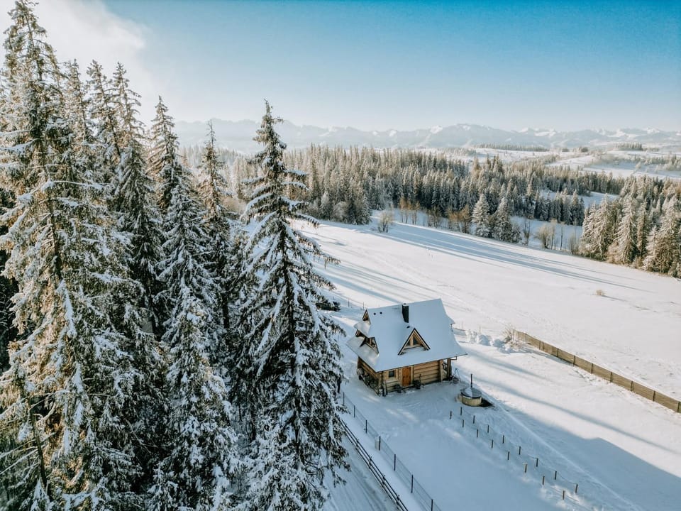 Legenda Lasu - drewniany domek w górach z jacuzzi, przy stoku narciarskim Kotelnica, Białka Tatrzańska, w pobliżu Term Bania Chalet in Lesser Poland Voivodeship