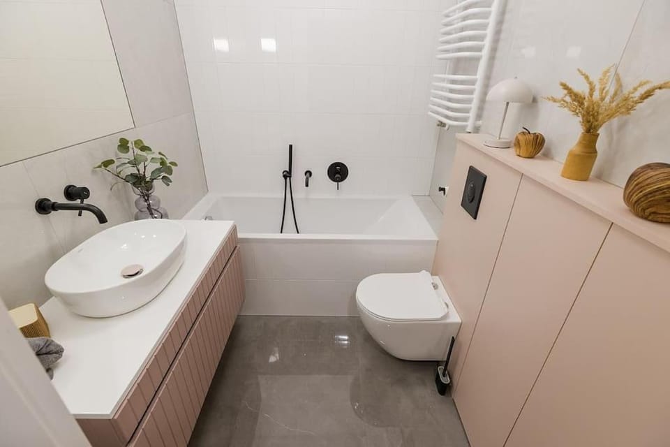 Shower, Toilet, Bathroom, Bath