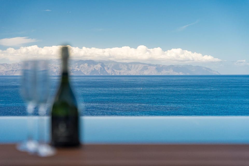 Natural landscape, Food and drinks, Pool view, Sea view, Drinks, Alcoholic drinks