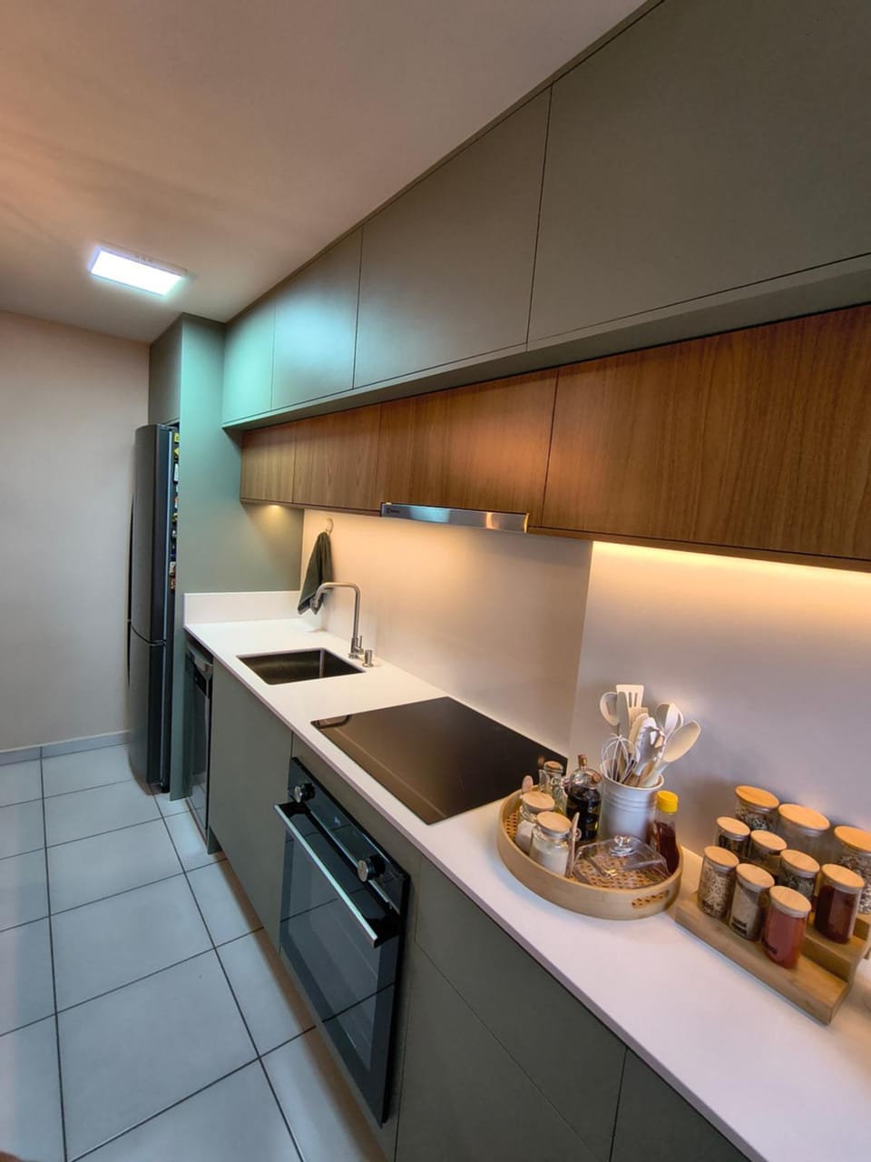 Kitchen or kitchenette, oven