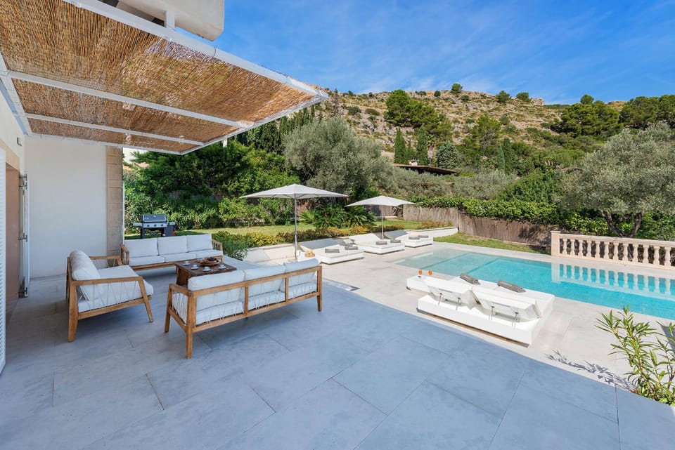 Property building, Patio, Spring, Day, Natural landscape, View (from property/room), Balcony/Terrace, Mountain view, Pool view, Swimming pool, sunbed