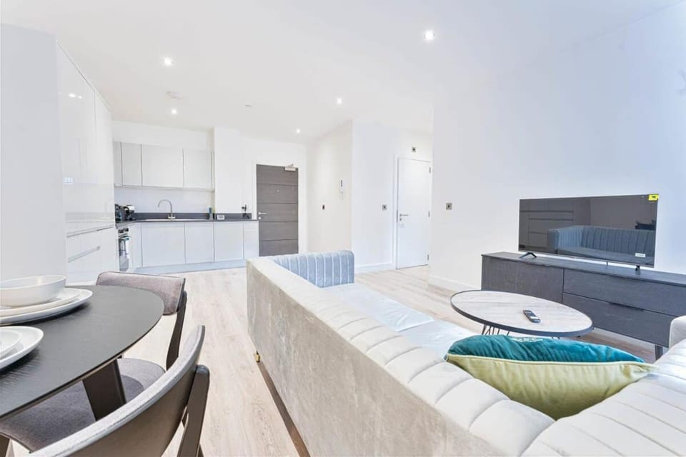 Modern and Bright 2 Bed Apartment in Solihull Apartment in Shirley