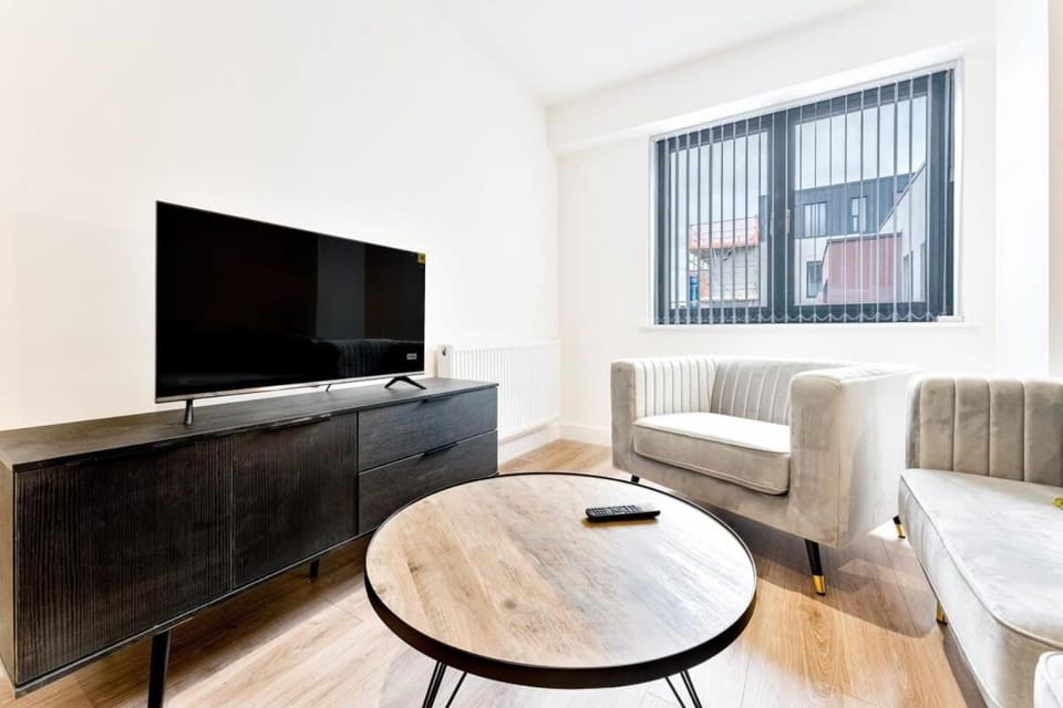 Modern and Bright 2 Bed Apartment in Solihull Apartment in Shirley