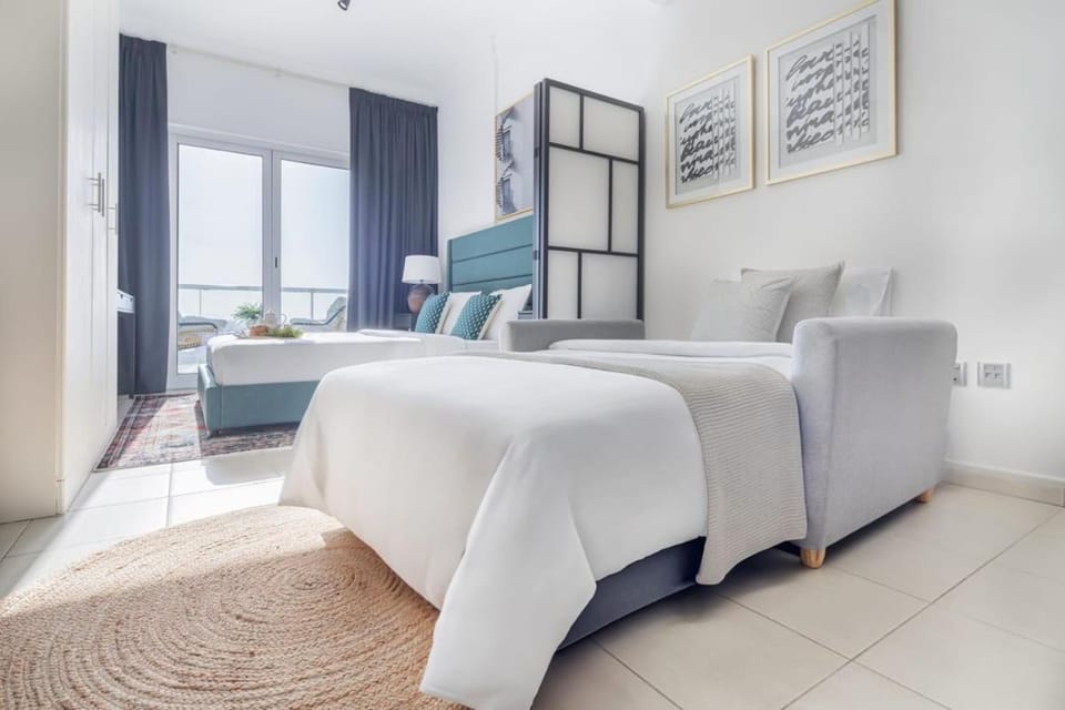 Bed, Living room