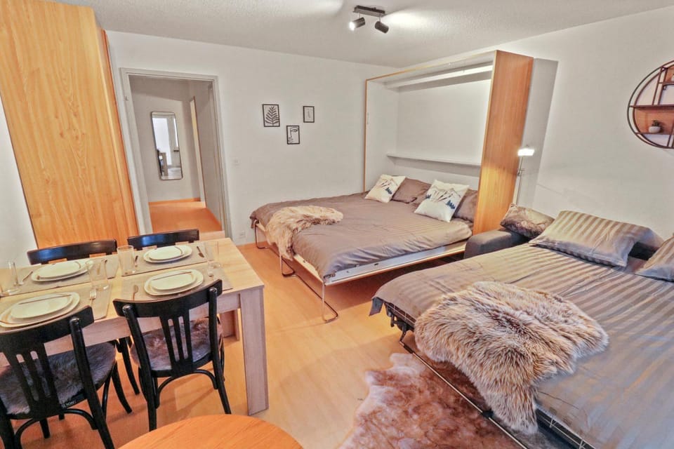 Bed, Living room, Photo of the whole room, Seating area, Dining area, Bedroom