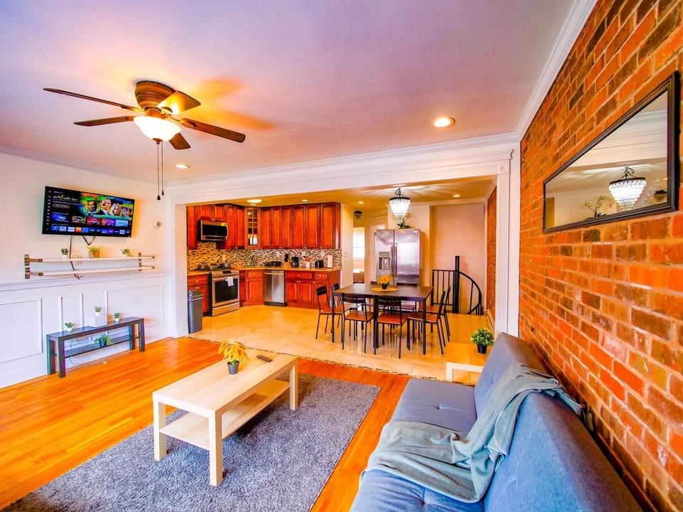 Stylish 3 bed, minutes to NYC! Apartment in Jersey City