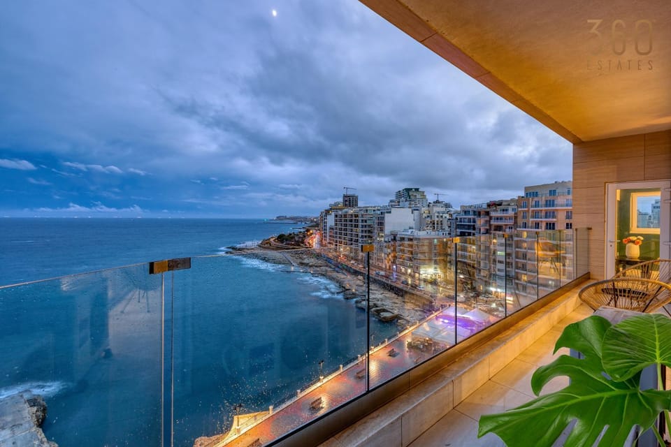 Property building, Nearby landmark, Night, Natural landscape, View (from property/room), Balcony/Terrace, City view, Sea view